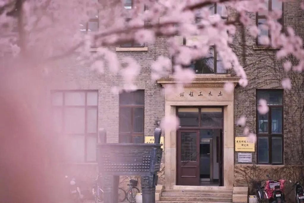 In Pictures: Springtime at Tsinghua University’s Campus
